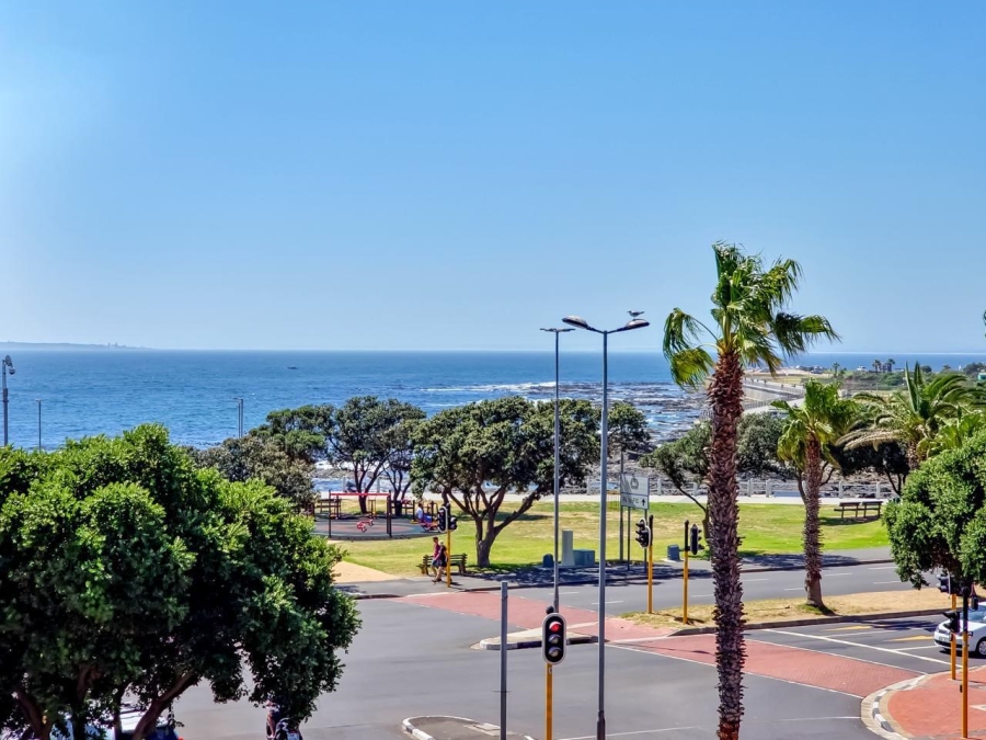 2 Bedroom Property for Sale in Sea Point Western Cape